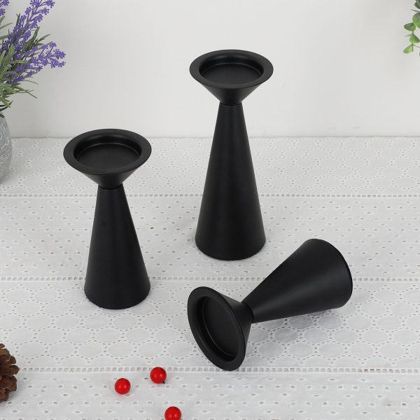 black-minimalist-candle-holder-set-table-display Matte black conical candle holder set without candles, linen table decor with red berries and greenery